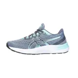 Championes de running Asics modelo Gel-Excite 8, color negro con detalles en lila y blanco. Presentan tecnología AmpliFoam en la entresuela para mayor amortiguación y diseño de malla transpirable.