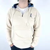 Canguro tostado con capucha azul marino, cierre parcial con cremallera, bolsillo tipo canguro y logo bordado en azul.