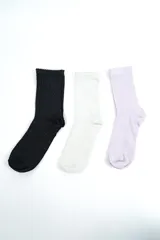 Pack de tres pares de medias estilo crew con acabado brillante con lúrex, en colores negro, blanco y lila.