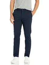 Pantalón de corte slim confeccionado en una mezcla de algodón elástico, con cierre de botón y cremallera, diseño sólido y versátil.