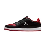 Championes Nike Jordan Court Connect Low de color negro con suela blanca y detalles del logo Jumpman en blanco.