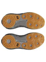 Championes de running Under Armour modelo Phantom 4 Camo, con diseño de corte bajo y estructura tipo calcetín. Presentan capellada de tejido técnico negro, entresuela con amortiguación UA HOVR+ con estampado de camuflaje en tonos grises y suela de goma color caramelo.
