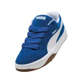 Championes Puma modelo Park Lifestyle Easy, de diseño urbano en color negro con detalles en blanco. Confeccionados en gamuza con la icónica franja lateral de la marca y suela de goma resistente.
