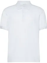 Chomba blanca de piqué de algodón con cuello clásico, tapeta de tres botones y mangas cortas con puños acanalados. Presenta logo CK bordado en el pecho. Corte regular.