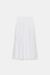 Falda midi blanca de tiro alto con cintura elástica tipo nido de abeja.