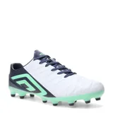 Championes de fútbol Umbro modelo Nexus HG, con diseño en blanco, azul marino y detalles en verde menta. Presentan una superficie acolchada con costuras en forma de diamante, cordones azules y suela con tapones para césped.