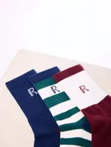 Pack de medias largas Rusty con diseño de caña alta, puño elástico acanalado y detalle de letra bordada en el lateral.