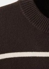 Jersey de punto de corte recto y diseño a rayas horizontales, con cuello redondo y manga larga.