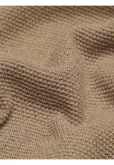 Remera de punto de manga corta y cuello redondo, confeccionada en mezcla de algodón y lino.
