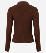 Blusa de punto de manga larga con cuello alto y diseño acanalado, confeccionada en una mezcla de viscosa y poliamida.