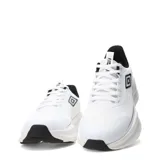Championes de running Umbro Dynamen para hombre, color blanco con detalles en negro, confeccionados con malla transpirable y suela amortiguada.