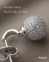 Caravanas de plata con diseño colgante en forma de esfera pavé, completamente cubiertas de circonias brillantes.