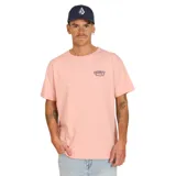 Remera rosa de manga corta con cuello redondo y estampado pequeño en el pecho con el logo de la marca Volcom y la leyenda "Stoney's Speed Shop".