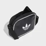 Bolso bandolera Adidas Adicolor Classic Airliner negro de cuero sintético con logo blanco. Tiene correa ajustable, compartimento principal con cierre y bolsillo frontal con cierre.