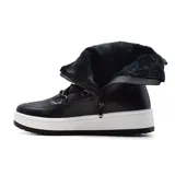 Bota de caña media negra con plataforma blanca y cordones.