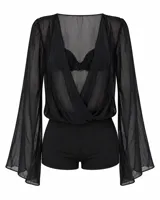 Catsuit negro de manga larga con escote pronunciado en V y diseño ajustado.