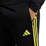 Pantalón de fútbol Adidas Tiro 23 Club para hombre, color negro con logo y rayas laterales en amarillo flúor. Confeccionado en tejido transpirable AEROREADY, de corte ajustado y con cierres en los puños.