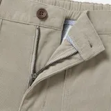 Bermuda Katin Trails de pana color beige, con bolsillos laterales y traseros.