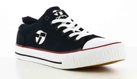 Championes urbanos Topper modelo Wagon, color negro con puntera y suela de goma blanca. Presenta cordones blancos y logo de la marca estampado en el lateral y la lengüeta.