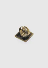 Anillo cuadrado dorado con diseño country vintage ajustable.