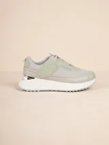 Zapatillas acordonadas grises con detalles en verde agua, plataforma blanca de 4cm y recortes en mesh y símil cuero.