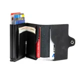 Billetera tarjetero de cuero negro con capacidad para múltiples tarjetas y compartimento para billetes. Cuenta con sistema de bloqueo RFID.
