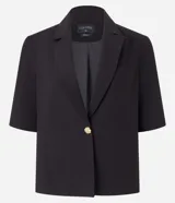 Blazer negro de viscosa con mangas cortas, solapas en el cuello y botón metalizado.