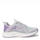 Championes deportivos Push, color gris claro con detalles en violeta y rosa. Presentan una suela blanca con detalles en violeta en la parte inferior.