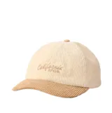 Gorra tipo dad cap confeccionada en pana, con diseño bicolor en tonos beige y marrón. Presenta una visera curva y un bordado frontal con la inscripción California.