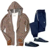 Campera marrón con capucha y cierre frontal, con rayas horizontales blancas y celestes.