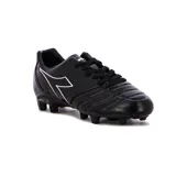 Championes de fútbol Diadora Halo Md T, color negro con logo blanco en el lateral.
