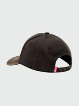 Gorra de béisbol Diesel, color marrón oscuro con efecto lavado y desgastado. Presenta un bordado tono sobre tono del logo de la marca en el panel frontal.