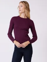 Buzo de tejido acanalado, con cuello redondo y mangas largas, de calce ajustado al cuerpo.