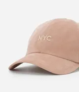 Gorra de sarga con ala curva y bordado frontal con las siglas NYC.