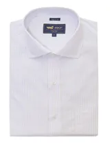Camisa de manga larga con corte regular fit, confeccionada en algodón con diseño de rayas verticales finas en tonos beige y azul claro. Presenta cuello italiano, cierre frontal con botones y un bolsillo en el pecho con el logo de la marca bordado.