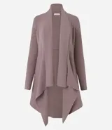 Cardigan largo de punto texturizado color ladrillo, con abertura frontal y terminación en puntas.