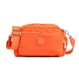 Bandolera rectangular color naranja de poliéster, con cierre superior, bolsillo interno con cierre, dos bolsillos externos abiertos y uno con cierre. Tiene correa de hombro ajustable y logo de XL Extra Large al frente.