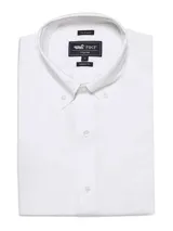 Camisa de manga larga RKF modelo Cityscape, de corte regular fit y color blanco. Presenta cuello con botones, cierre frontal abotonado y un bolsillo ojal en el pecho con el logo bordado al tono.