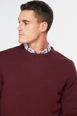 Buzo de lana azul con cuello redondo, manga larga y diseño tejido de punto.