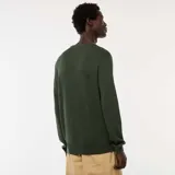 Sweater de punto con textura fantasía, cuello redondo y mangas largas con puños acanalados.