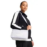 Cartera bandolera Puma de diseño compacto y deportivo, color gris claro con logo de la marca estampado en blanco. Cuenta con solapa frontal con cierre, correa ajustable para llevar al hombro o cruzada y capacidad de 3 litros.