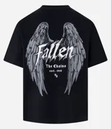 Remera de algodón negra, corte boxy (holgado), con estampado grande en la espalda de alas grises y el texto "Fallen The Chains east. 1998".