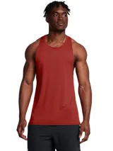 Musculosa deportiva Under Armour de la línea Vanish, color rojo ladrillo, con cuello redondo y logo de la marca estampado en el centro del pecho. Confeccionada en tejido técnico elástico y transpirable con tecnología de control de olores.