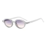 Lentes de sol con armazón ovalado de plástico reciclado y cristales degradados.