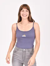 Musculosa de tirantes finos color azul grisáceo, con escote redondo y un pequeño bordado de un sol con la palabra "Solera" en el pecho.