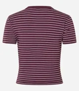 Blusa cropped de rib con cuello redondo y mangas cortas, a rayas horizontales azul marino y blancas.