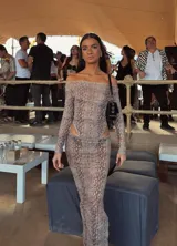 Pollera larga de microtul con estampado animal print en tonos marrones. Tiene cintura elástica.