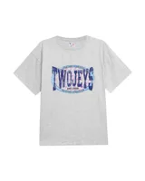 Camiseta gris melange de algodón orgánico, con corte regular y estampa serigrafiada frontal con efecto vintage de la marca TwoJeys.