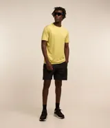 Bermuda deportiva Get Over para hombre, de color negro, con cintura elástica, cordón de ajuste y bolsillos laterales con cierre.