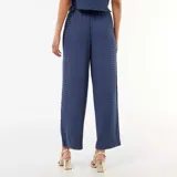 Pantalón ancho azul de punto smock, con cintura elástica ajustable mediante cordón del mismo tejido y diseño fluido de perneras holgadas.